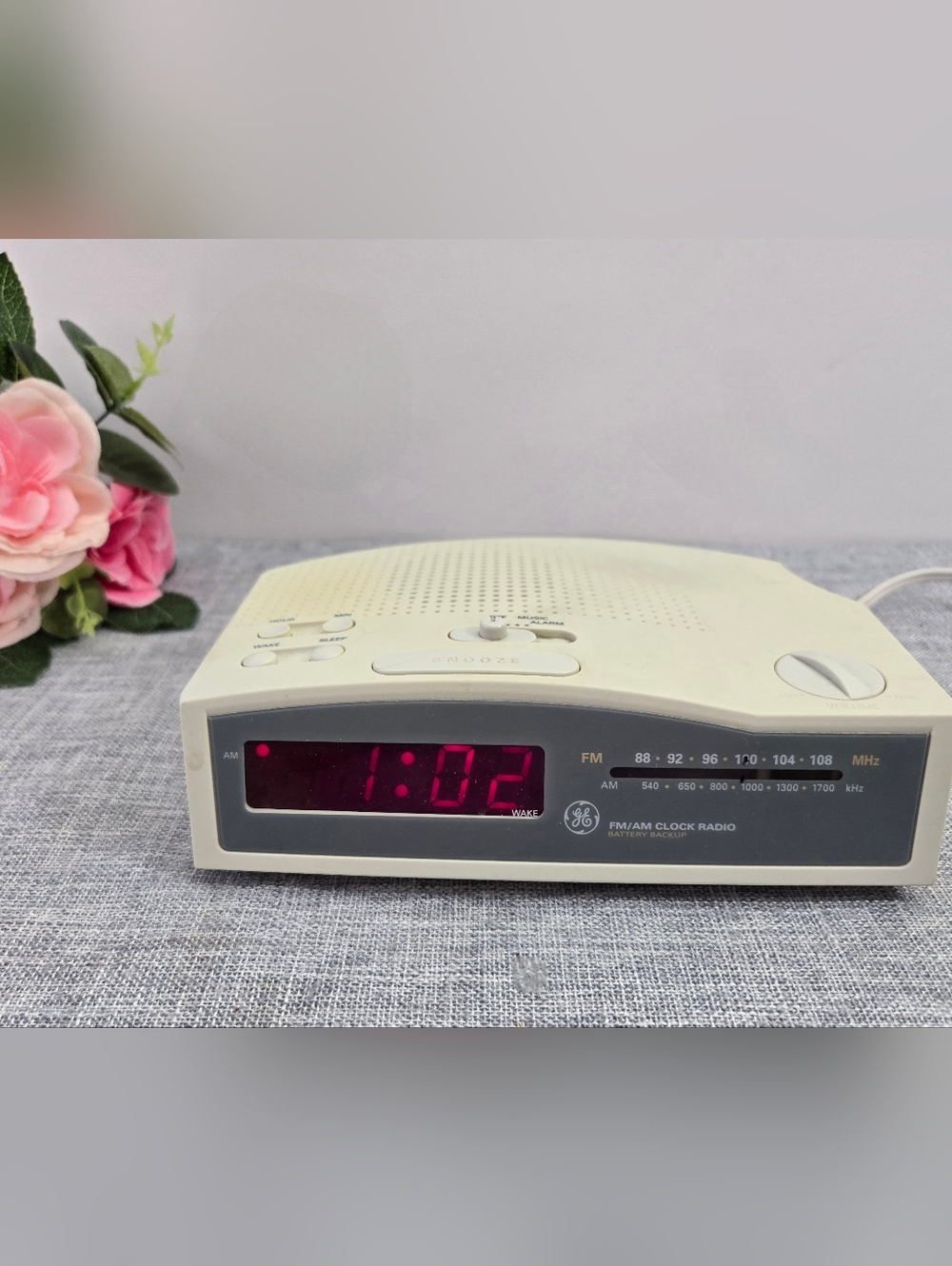 Vintage General Electric 7-4812A Beige Digital AM/FM Alarm Clock Radio Works
